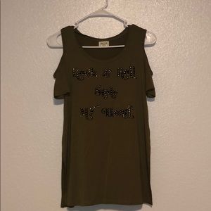 Off the shoulder tee